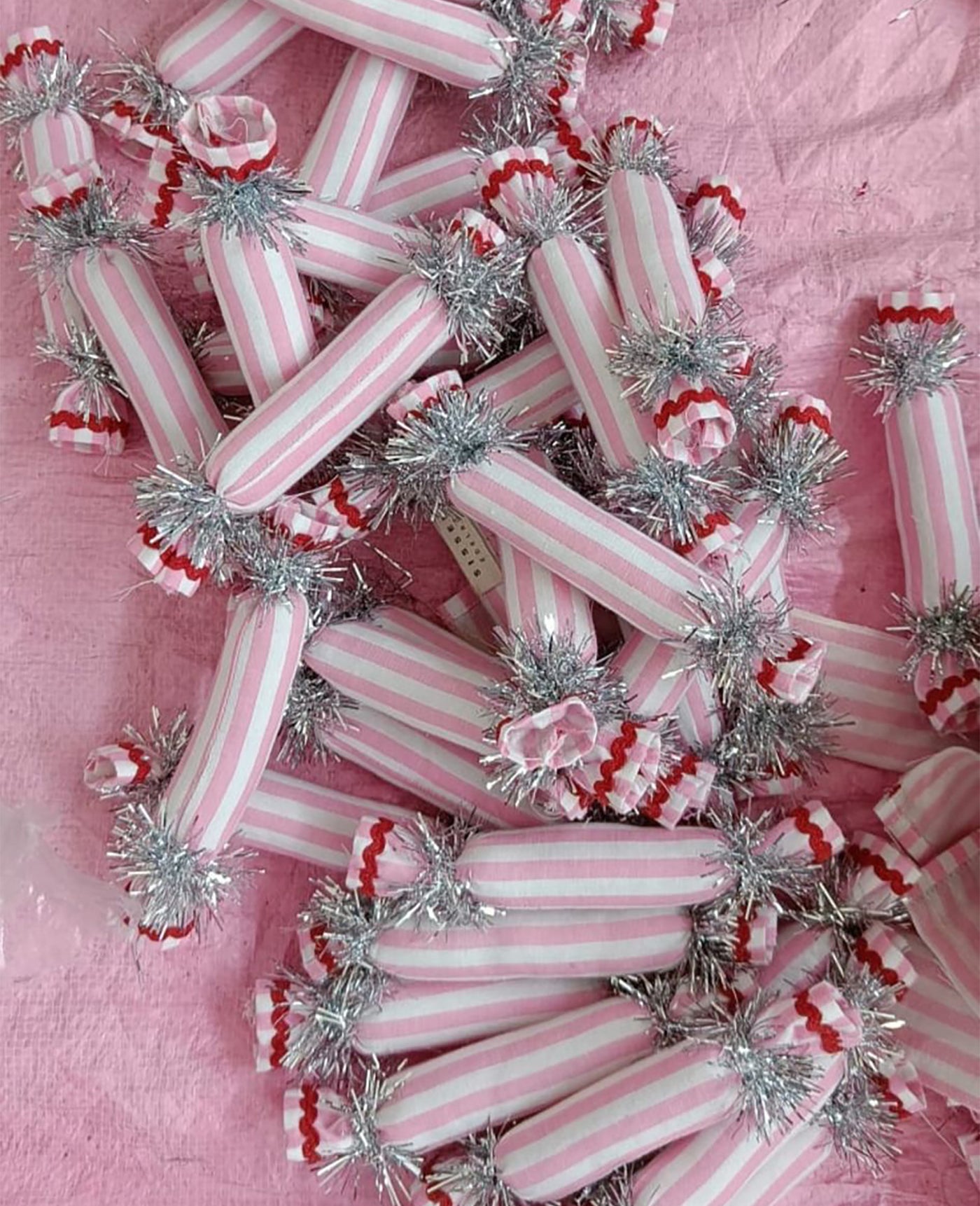 Julepynt knallert, pink/hvide striber
