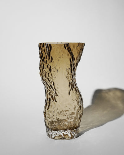Ostrea vase, smoke