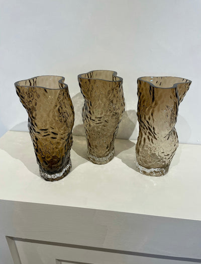 Ostrea vase, smoke
