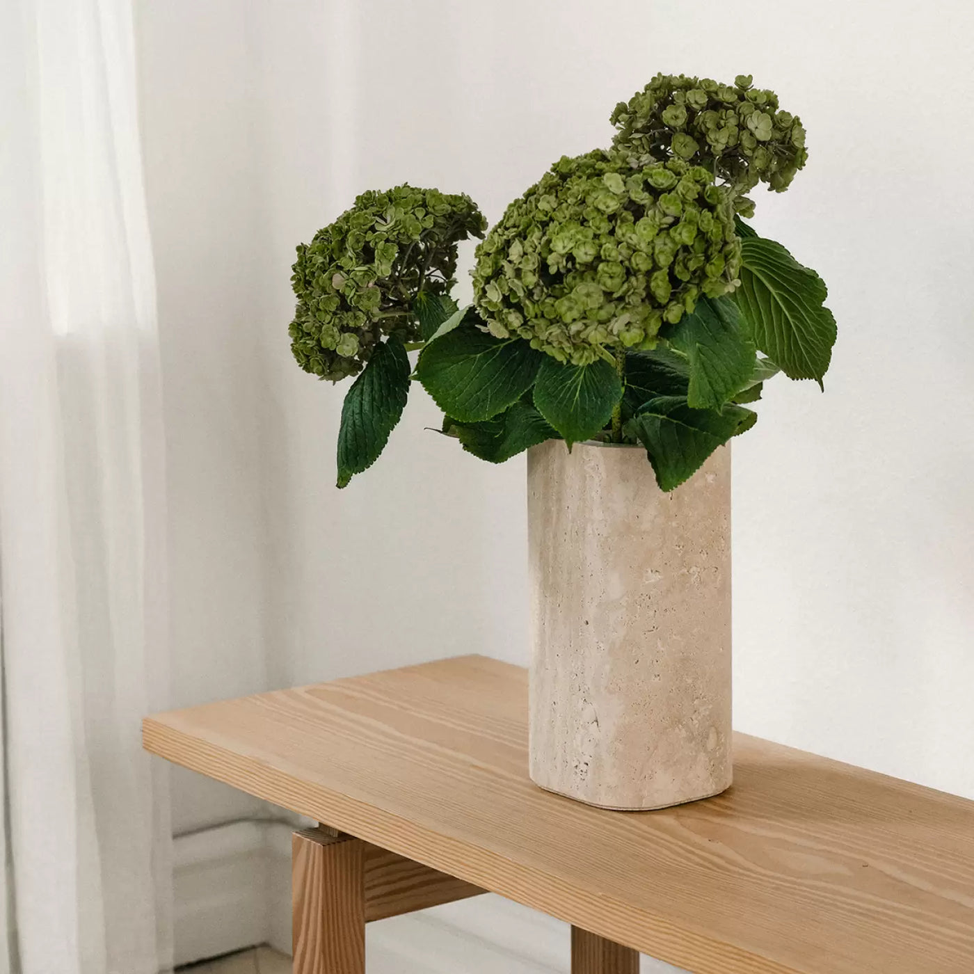 Vase, siv travertin, medium